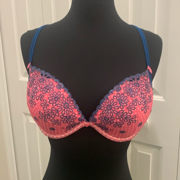 Victoria Secret Bra - Picture 1 of 6